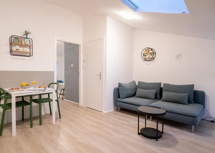 Loft With 2 Bedrooms - Historical District