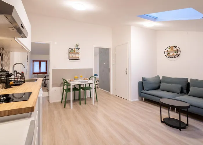 Loft With 2 Bedrooms - Historical District